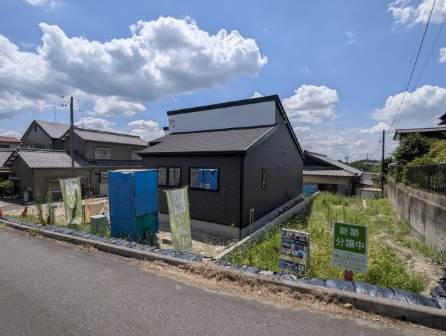 瀬戸市品野町7期1棟の前面道路含む現地写真