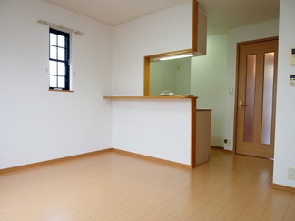 【居間・リビング】 | メゾン・リベルタ | ゆったり過ごせる居間です
