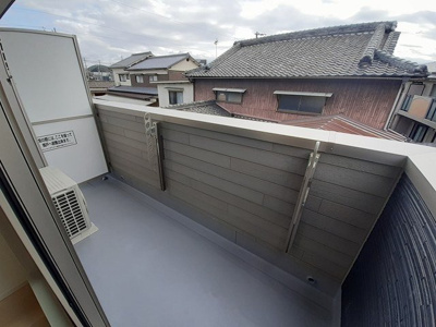 【バルコニー】 | プラシード輝 | 外からの目が気にならないバルコニーで洗濯物が干せます