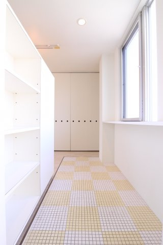 リブラブウエストの玄関
