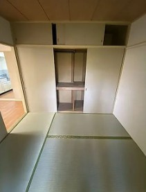 ハイヒルズの寝室