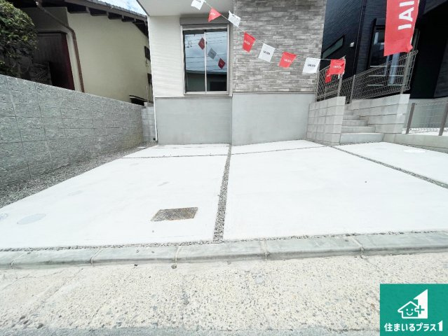 高槻市真上町　第1期　新築一戸建ての駐車場|駐車スペース！散水栓があるので、こまめに愛車を洗えます！