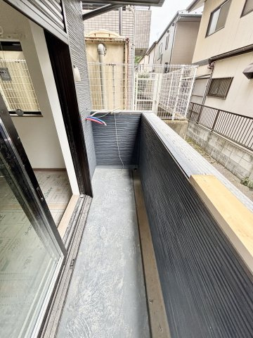 千葉市稲毛区稲毛東５丁目のアパートのバルコニー