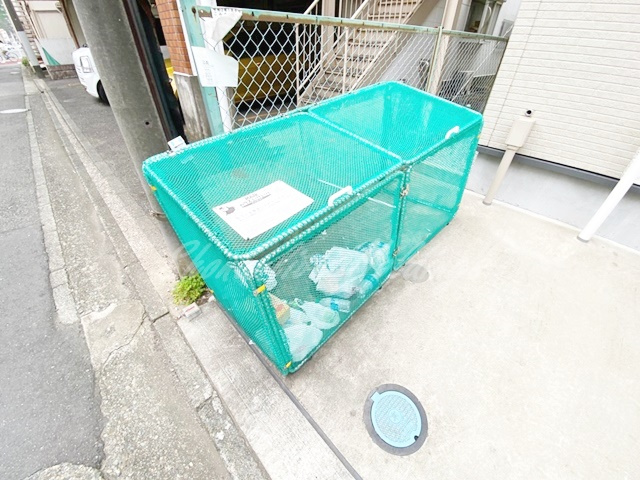 コスタ横須賀中央のその他共用部分|敷地内ゴミ置き場あり♪