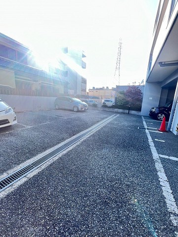 ストロベリーフィールズの駐車場