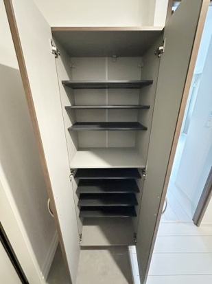 ベイルームプレミア金沢八景の玄関|大型シューズボックス
