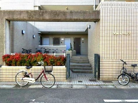 大成ルームズのエントランス