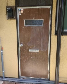 衣笠ハイツの玄関