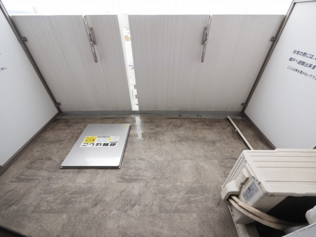 大阪市東成区神路４丁目の賃貸マンションのバルコニー