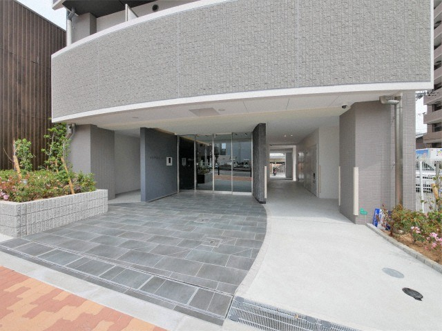 大阪市東成区神路４丁目の賃貸マンションのエントランス