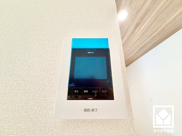 尼崎市神田中通８丁目１期の防犯設備|突然の来訪時にも防犯面で心強いモニター付きインターホンを設置。お留守番中のお子様も、室内からスムーズに相手の確認ができます。