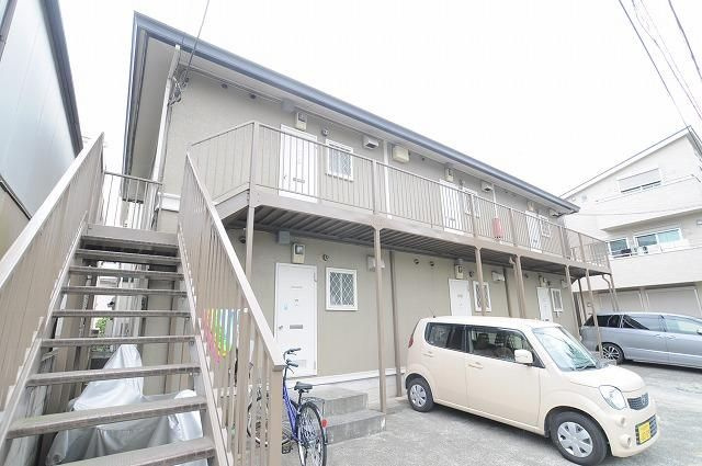 川崎市高津区久地１丁目のアパートの外観