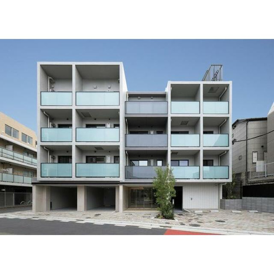【外観】 | イプセ東高円寺 | 鉄筋コンクリート造のがっちりとした建物。