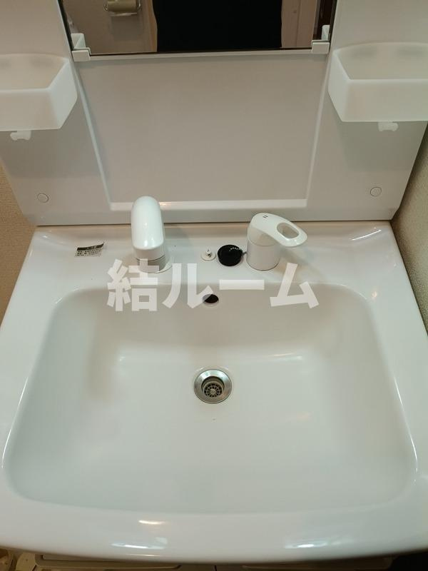 足立区南花畑１丁目のアパートの洗面所