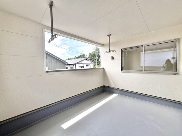 【新築戸建】前橋市川原町第4のバルコニー|■バルコニー（2号棟）｜あたたかな陽のひかりを浴びることのできるバルコニー。お洗濯物やお布団を干せば、家族みんなが気持ちよく暮らすことができます(*^^*)