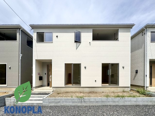 【新築戸建】前橋市川原町第4の外観|■外観（2号棟）｜陽だまりのリビング、家事らくキッチンのお家、ついに完成！永く住むほどに愛着を深める、味わい豊かなデザインです。完成したばかりの新築を、一度ご覧になってみませんか？
