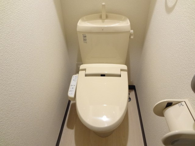 クレイノスリジェのその他|ウォシュレット付きです。