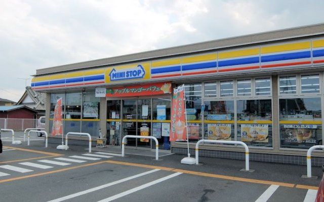 レオパレスクレールの周辺