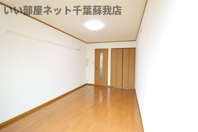 ラ・セゾンの寝室|広くて明るい寝室