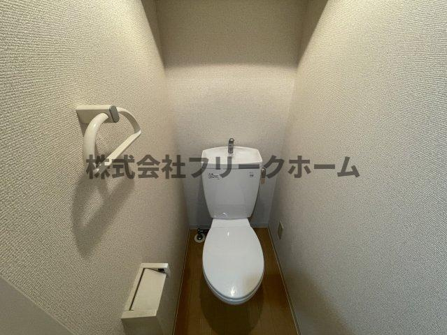 武蔵野市西久保２丁目の賃貸マンションのトイレ