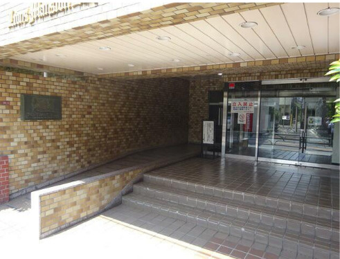 杉並区高円寺南１丁目の賃貸マンションのエントランス