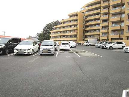 ダイアパレス牛田天水苑の駐車場