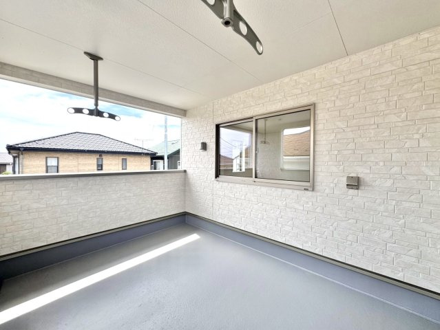 【新築戸建】前橋市川原町第4のバルコニー|■バルコニー（3号棟）｜プライバシーが守られたインナーバルコニーは、くつろぎの空間としても、アウトドアの空間としても活躍をしてくれます。