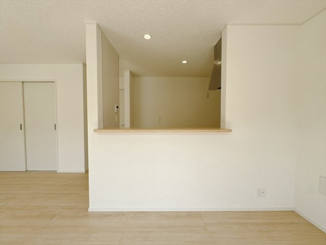【新築戸建】前橋市川原町第4のダイニング|■ダイニング（3号棟）｜忙しい朝でもご家族そろってお食事を楽しんでいただける、ゆとりあるダイニングスペース。