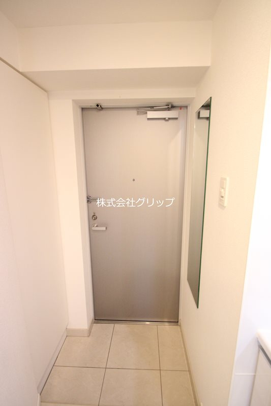 横浜市南区睦町１丁目の賃貸マンションの玄関