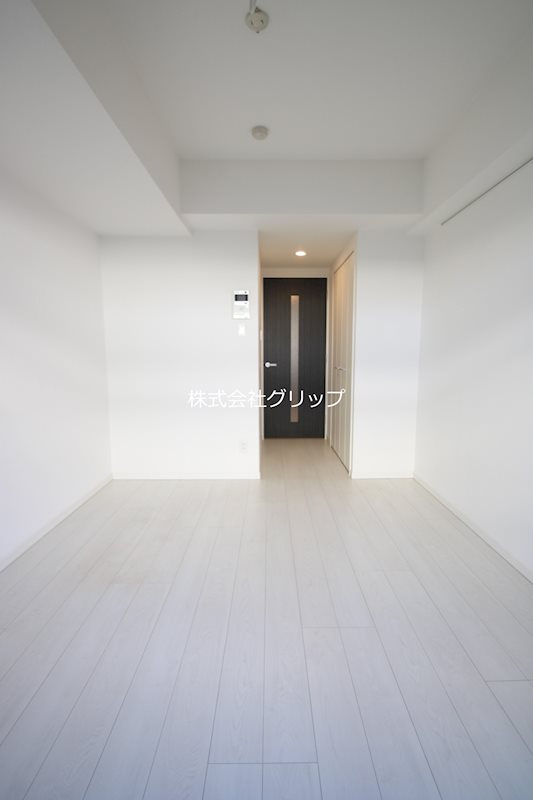 横浜市南区睦町１丁目の賃貸マンションの居間・リビング