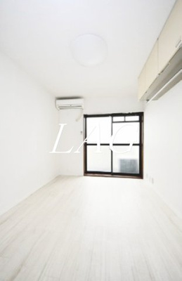 【居間・リビング】 | メゾン・ド・エバン | 洋室のお部屋です。