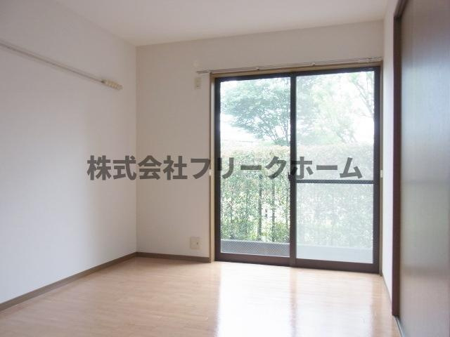 三鷹市上連雀５丁目のアパートの居間・リビング