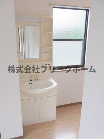 三鷹市上連雀５丁目のアパートの洗面所