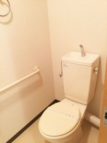 大阪市中央区安土町３丁目の賃貸マンションのトイレ