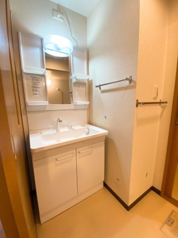大阪市中央区安土町３丁目の賃貸マンションの洗面所