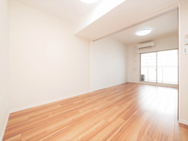 エスライズ西本町Ⅱの居間・リビング