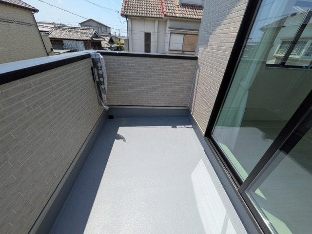 加古川市東神吉町出河原　戸建てのバルコニー