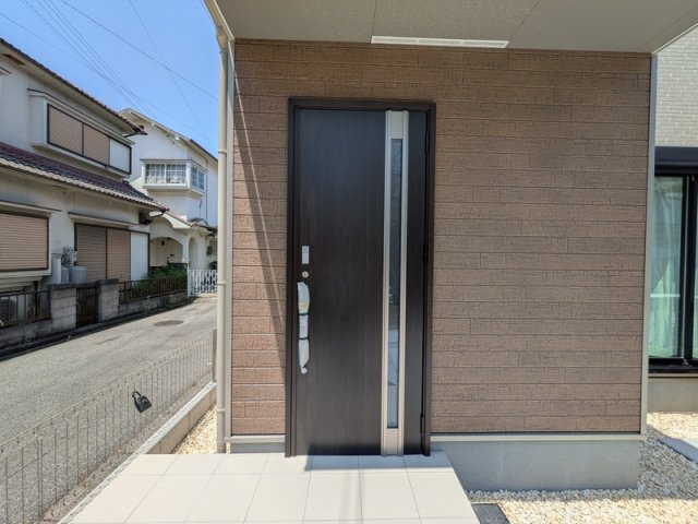加古川市東神吉町出河原　戸建ての玄関