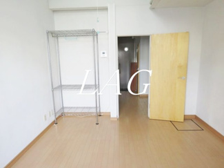 【居間・リビング】 | アズロッソ22 | 洋室のお部屋です。