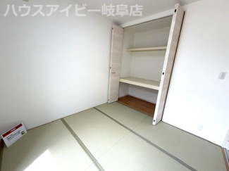 【和室】 | 岐阜市西中島！築7年中古住宅！お車スペース3台可能！ご家族様にちょうどいい4LDK！お買い物便利！ | 岐阜市西中島！築7年中古住宅！お車スペース3台可能！ご家族様にちょうどいい4LDK！お買い物便利！