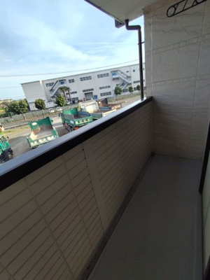 【バルコニー】 | リバーサイド桜木通 | 同建物内別部屋の写真です。
