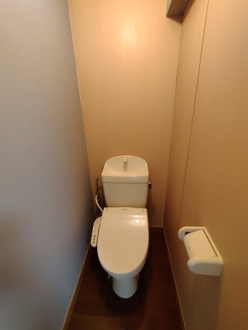 【トイレ】 | リバーサイド桜木通 | 同建物内別部屋の写真です。