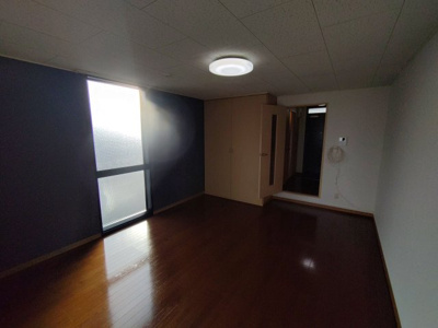 【居間・リビング】 | リバーサイド桜木通 | 同建物内別部屋の写真です。