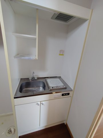 【キッチン】 | リバーサイド桜木通 | 同建物内別部屋の写真です。