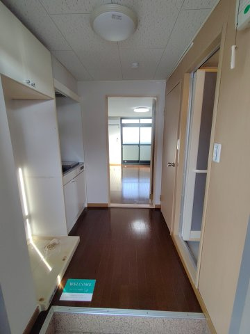 【玄関】 | リバーサイド桜木通 | 同建物内別部屋の写真です。