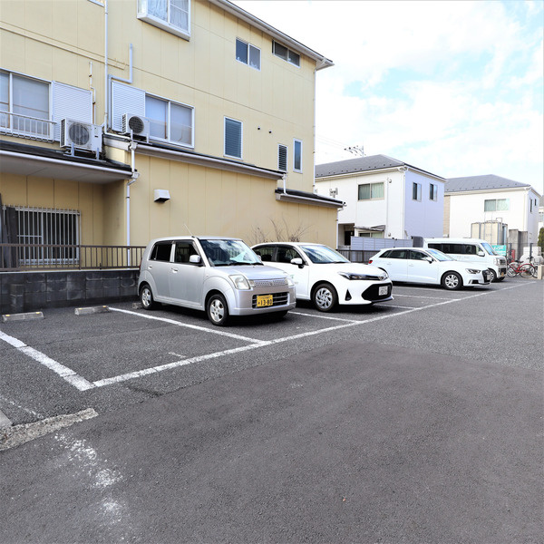 マンション スメールの駐車場