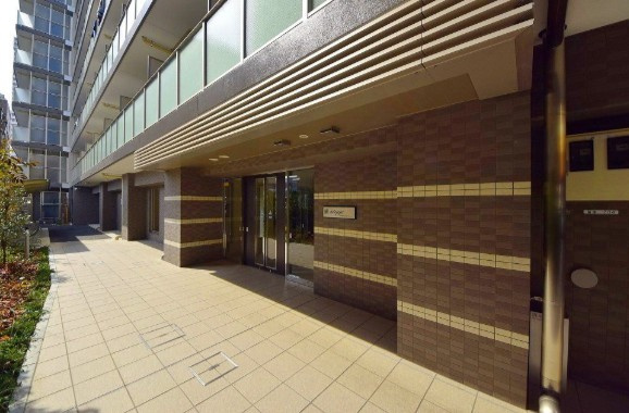 N-stage 獨協大学前のエントランス