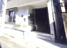 エスコート戸田公園のエントランス