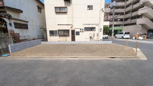 足立区中央本町4丁目条件無し売地の外観|開放的な北西角地！陽当たり・通風良好、駐車もしやすく自由度の高い建築が叶います！