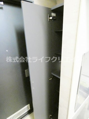 サァラ多摩平の玄関